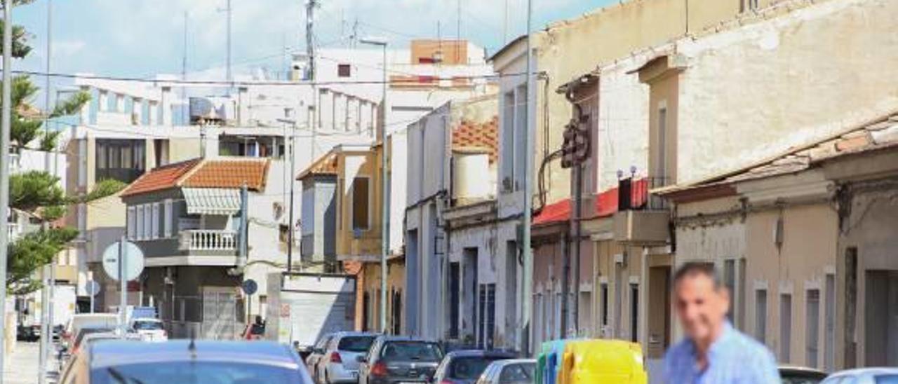 Imagen de una calle en el municipio de Dolores, la localidad con el IBI más bajo de la comarca de la Vega Baja.