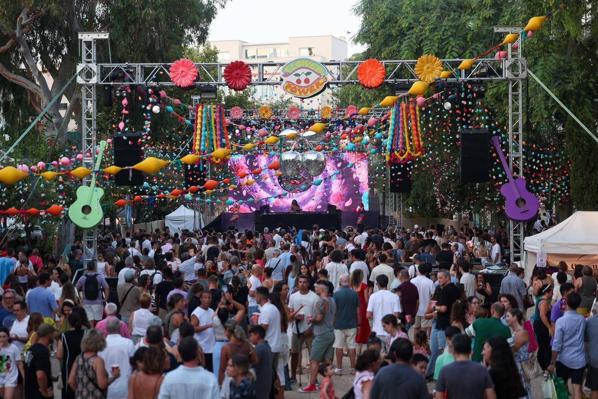 Todas las imágenes de la celebración del Flower Power de las Festes de la Terra