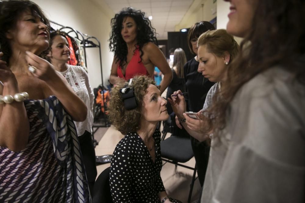 Desfile en el Auditorio de mujeres afectadas por cáncer de mama