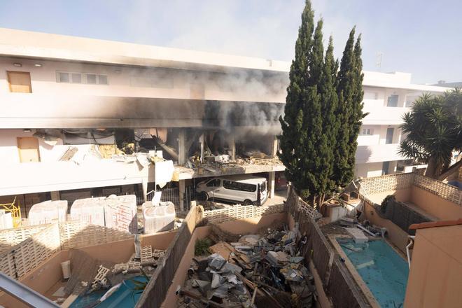 Impresionantes imágenes de los destrozos provocados por la explosión de un piso en Ibiza