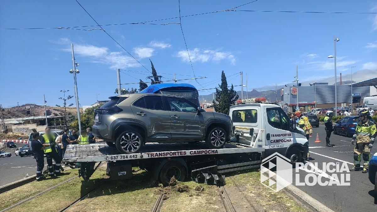Choque de una grúa con un tranvía en Taco
