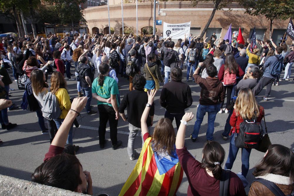 Un miler d'estudiants demanen l'alliberament dels «presos polítics» a Girona