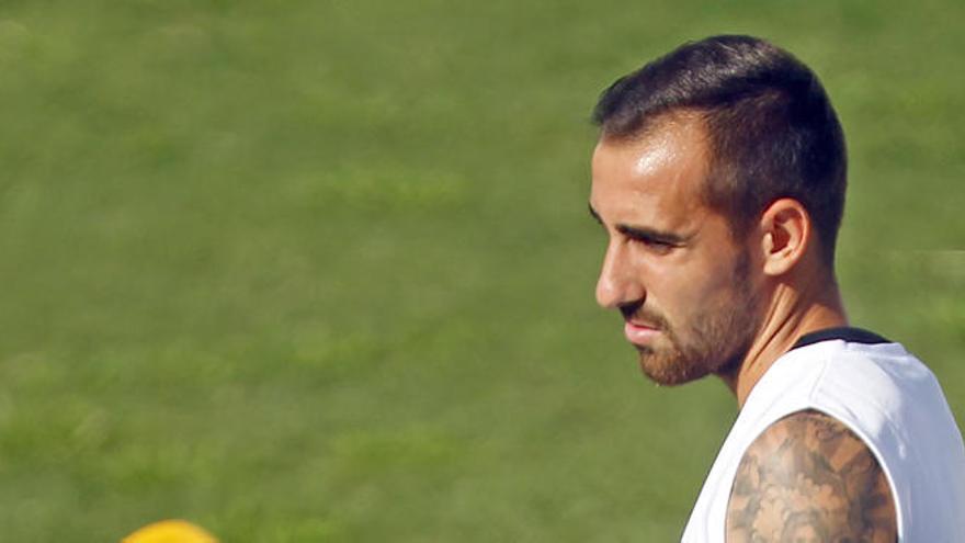 Alcácer entrena a falta de cerrar su fichaje por el Barcelona.