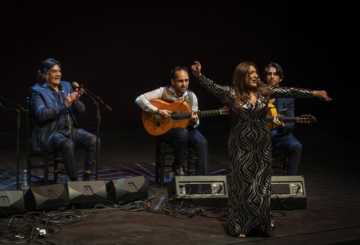 El final del concierto de Vicente Soto 'Sordera' y su hija Lela Soto tuvo sabor a fiesta