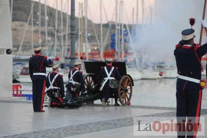 Arriado Solemne de Bandera en el puerto de Cartagena