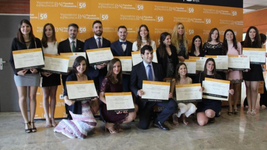 Entregados los Premios Extraordinarios y Mejores Expedientes de la Facultat d´Economia  de la  Universitat de València