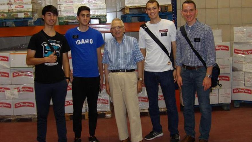 Un grupo de mormones colabora con el Banco de Alimentos de Córdoba