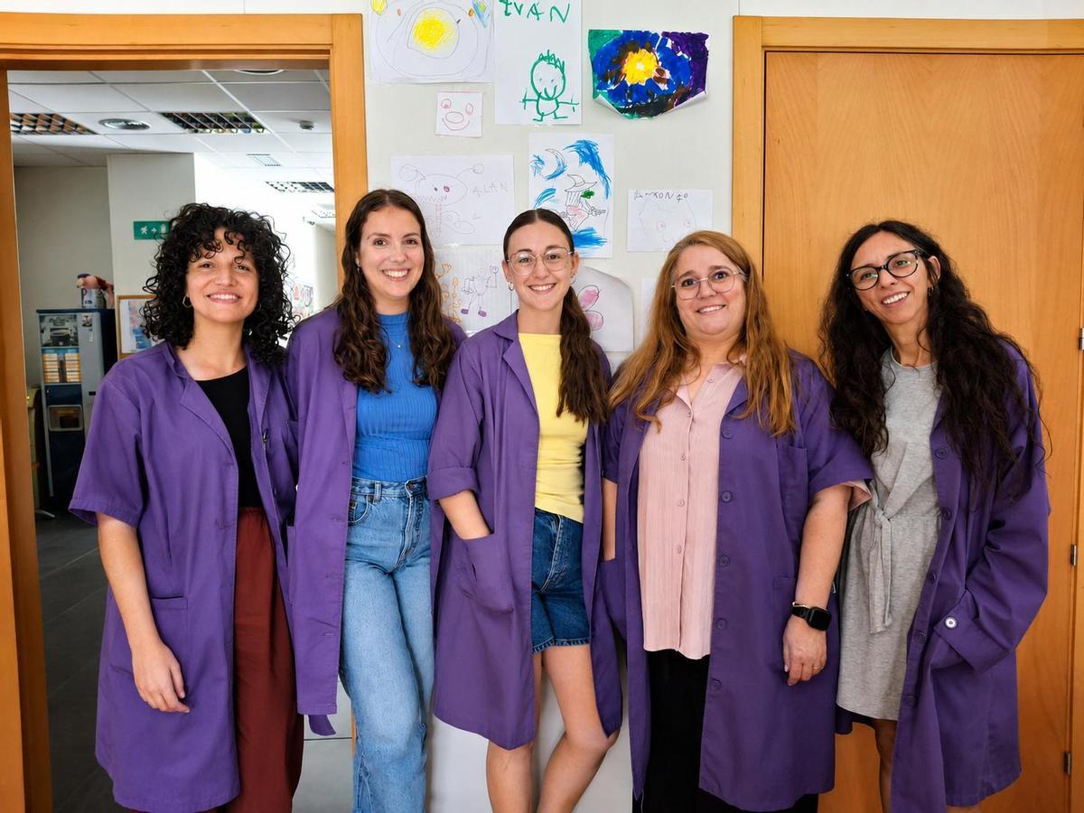 El equipo multidisciplinar de Apnaba responsable del desarrollo del programa BB Miradas en Extremadura.