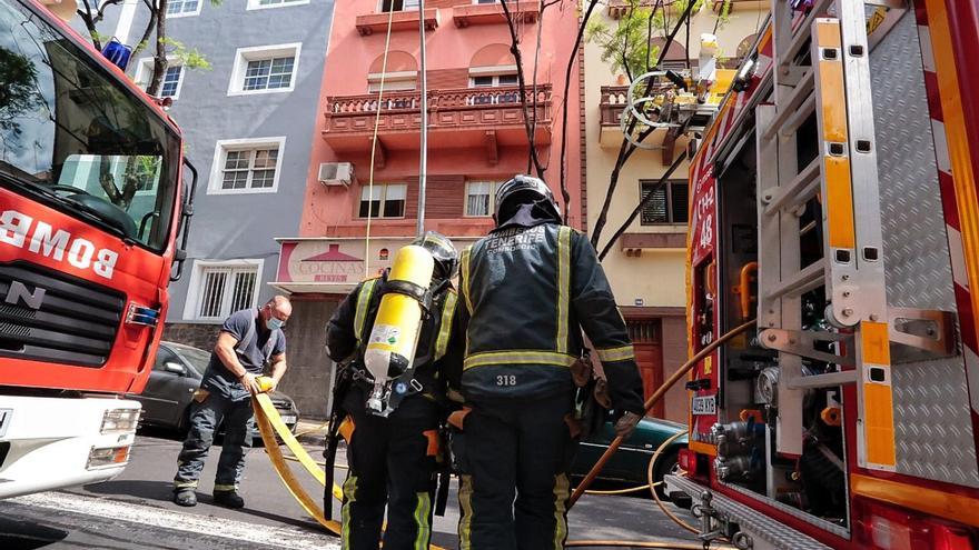 Bomberos durante una intervención. | MARÍA PISACA