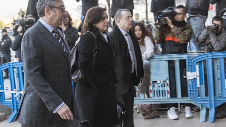 Diego Torres, Ana María Tejeiro y su abogado Manuel González Peeters.