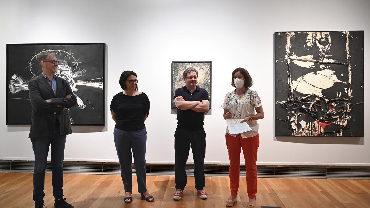 Alfonso Ribes, del IVC, acompañado por Nuria Enguita, del IVAM, Nacho París y Teresa Millet.