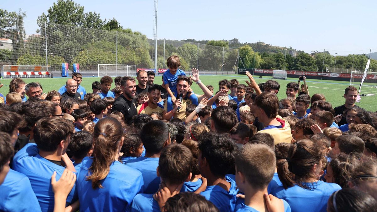Niños en el campus del Barça en el Ponte dos Brozos.