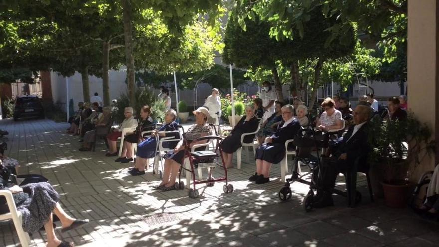 La Residencia Amor de Dios rinde homenaje a las víctimas del coronavirus