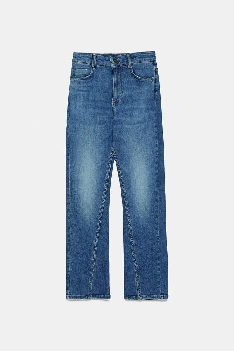 Vaquero con aberturas de Zara (precio: 19,99 euros)