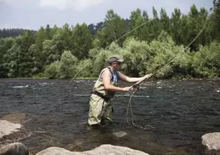 Pesimismo por la escasez de salmones ante el inicio de la pesca sin muerte