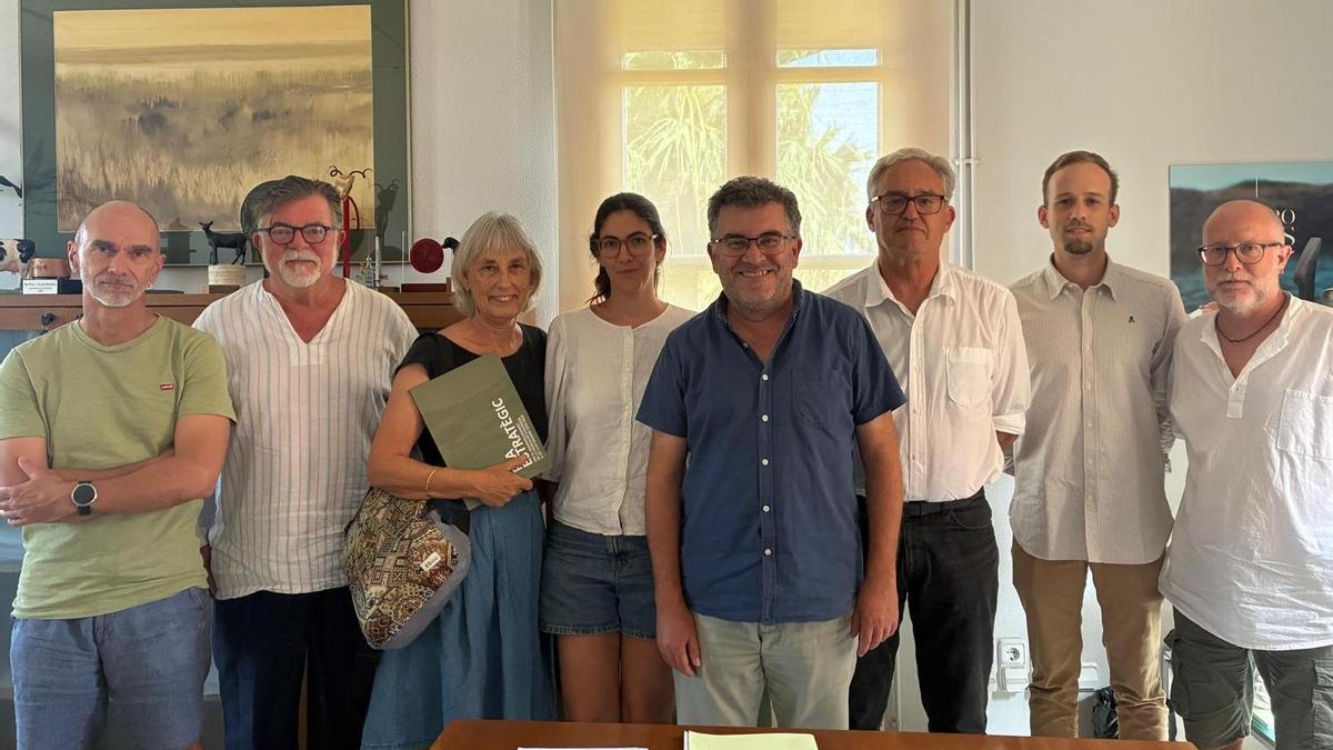 El Govern asegura en una reunión con el GOB que "no se desprotegerá ni un solo metro cuadrado" de es Trenc