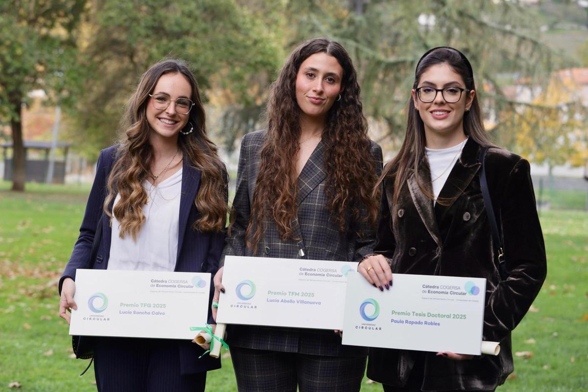 Por la izquierda, Lucía Sancha, Lucía Abello y Paula Rapado