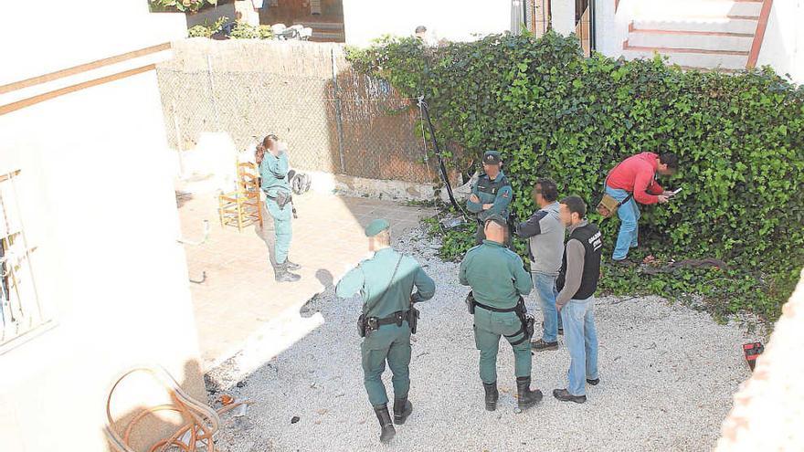 La Guardia Civil desmantela un punto de venta de droga en un piso abandonado