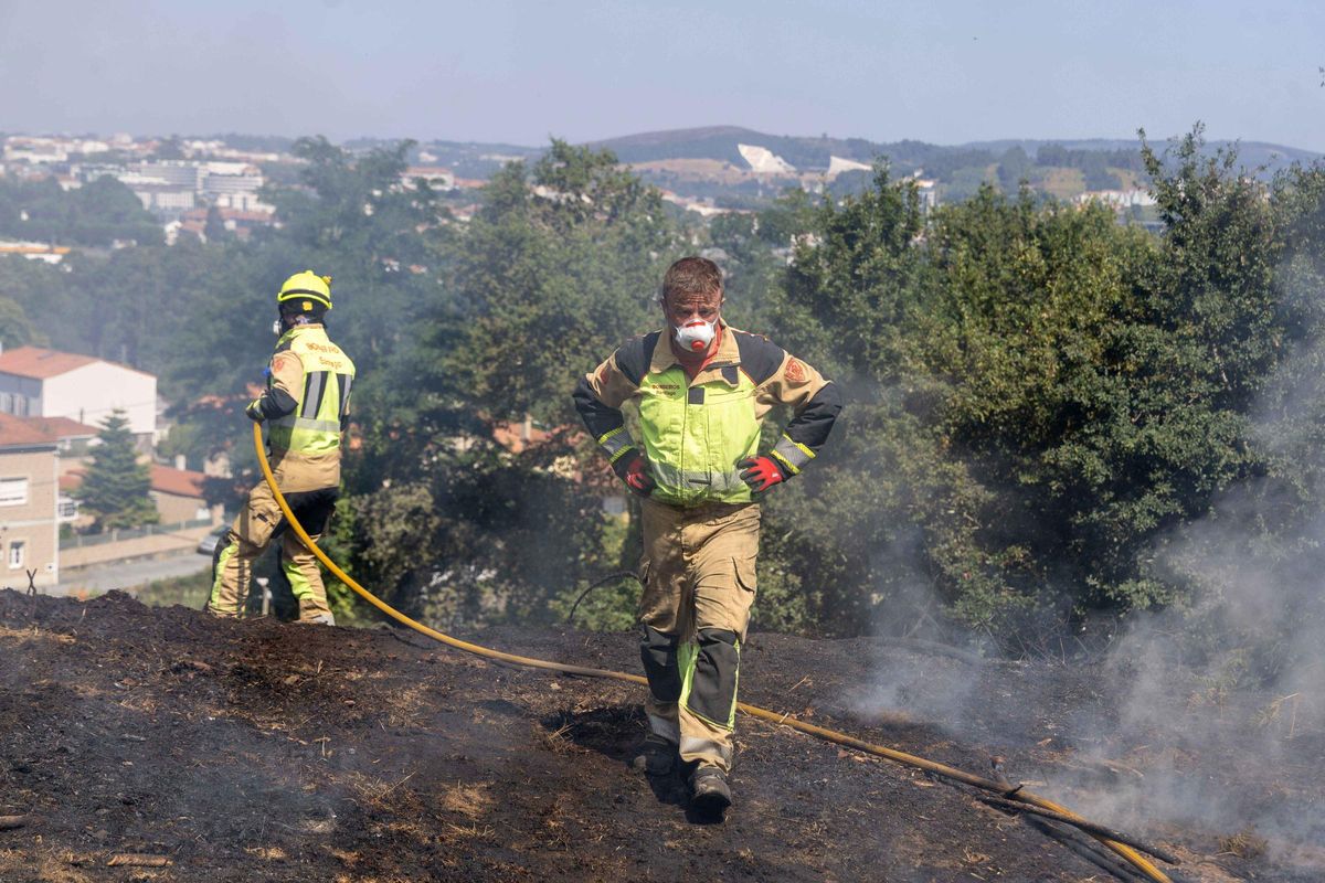 Detingut un menor de 17 anys com a presumpte autor de vuit incendis forestals a Santiago