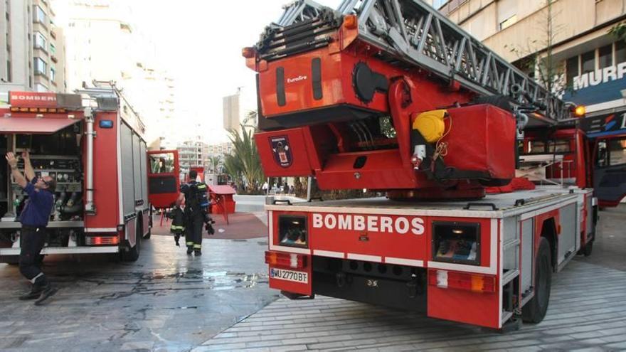 La falta de bomberos obliga al SEIS a avisar a los que están de vacaciones