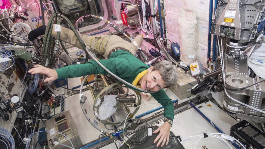 Una mujer, récord en el espacio