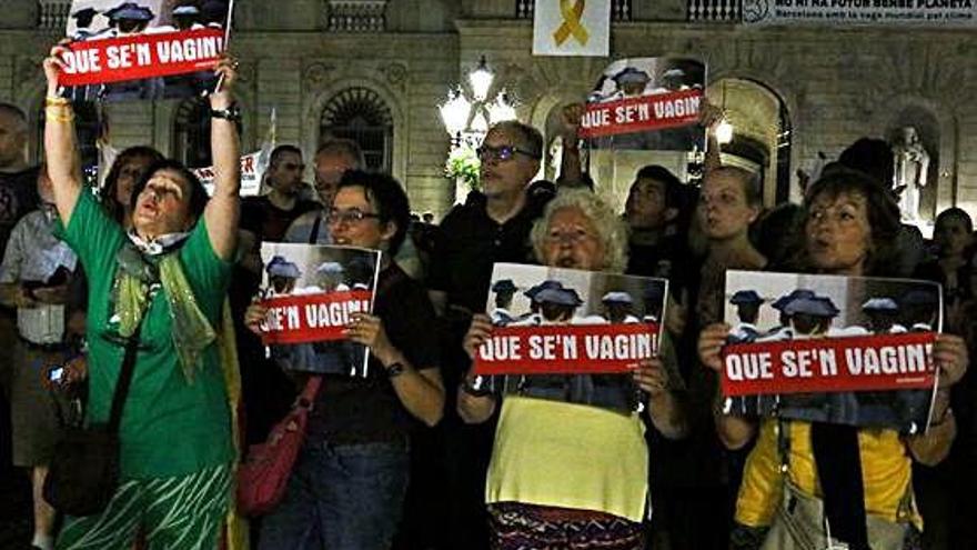 Protestes per la decisió judicial, anit a la plaça Sant Jaume