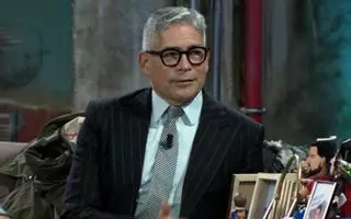 Boris Izaguirre, de icono televisivo a referente cultural: así pasó de desnudarse en 'Crónicas Marcianas' a ser finalista del Premio Planeta