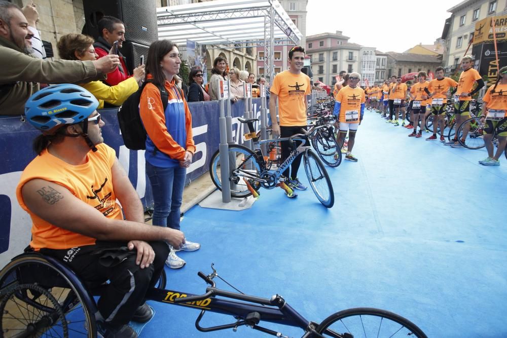 Carrera popular con Javier Gómez Noya, premio "Princesa de Asturias" de los Deportes 2016, en Avilés