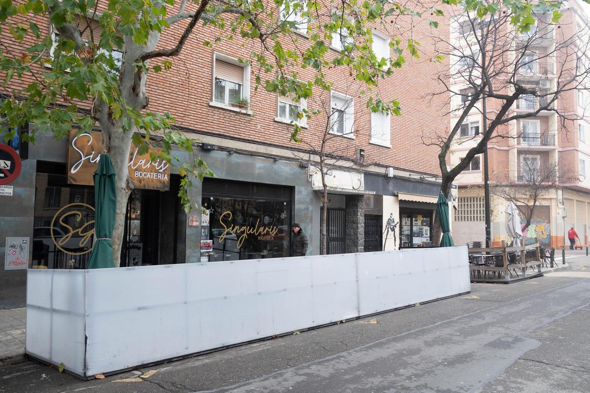 Dos plataformas de negocios hosteleros en la calle Pedro Cerbuna, Zaragoza
