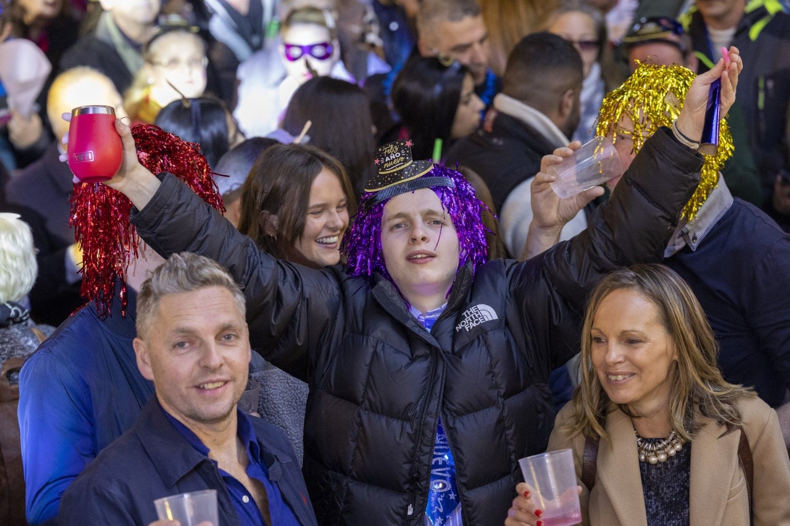 Así se celebró Nochevieja y la entrada de 2024 plaza de la Constitución de Torrevieja