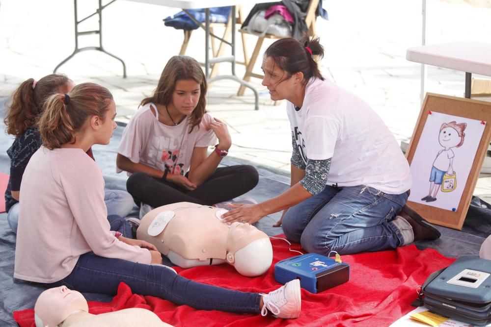 Aprendre com fer la reanimació cardio-pulmonar (RCP) a la platja de Blanes