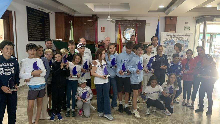 Cien regatistas en el trofeo del Club Náutico Los Nietos