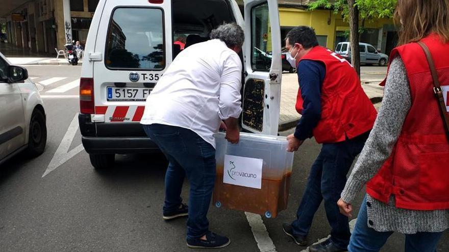 Chefs con estrella Michelín guisan 300 raciones de ternera para Cruz Roja