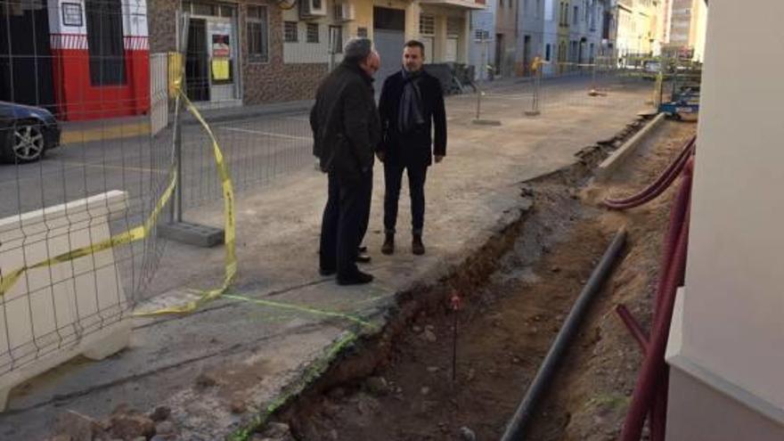 El alcalde Juan, ayer en las obras de la calle Joan d&#039;Àustria.