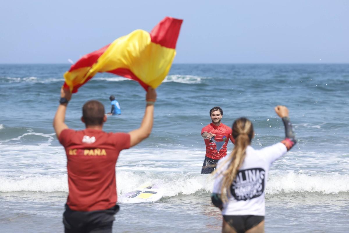 En imágenes: Así fue la victoria de España en el campeonato de paddle surf de Salinas En imágenes: Así fue la victoria de España en el campeonato de paddle surf de Salinas