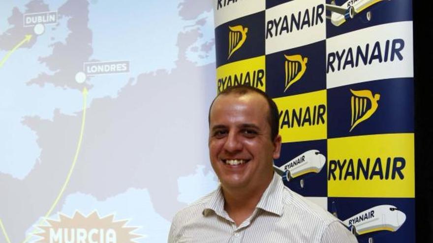 Luis Fernández, responsable de Ryanair, durante la rueda de prensa de ayer.