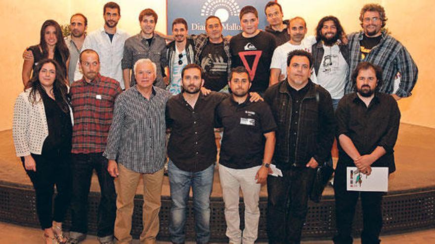 El jurado al completo, junto con los tres cineastas ganadores y parte de sus equipos, ayer en el auditorio del Club Diario de Mallorca.