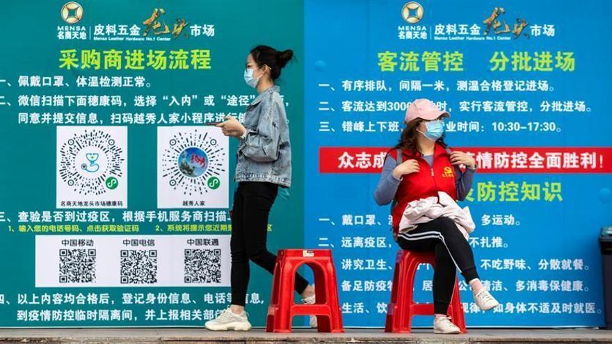 China inicia los ensayos clínicos de dos posibles vacunas contra el coronavirus