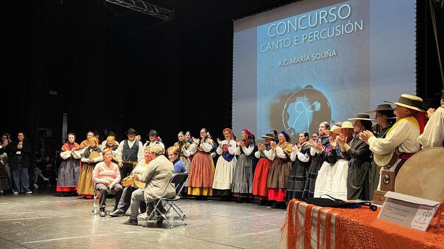 Multitudinario homenaxe ao canto e a percusión