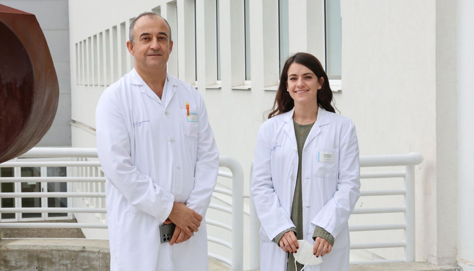 El doctor José María Pego Reigosa y la enfermera Coral Mouriño