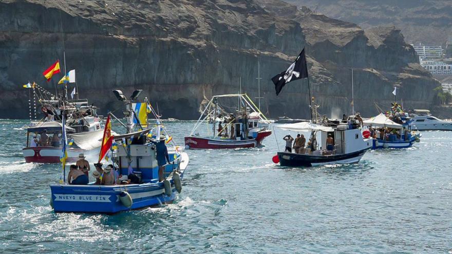 Devoción y festejo en la procesión marítima del Carmen