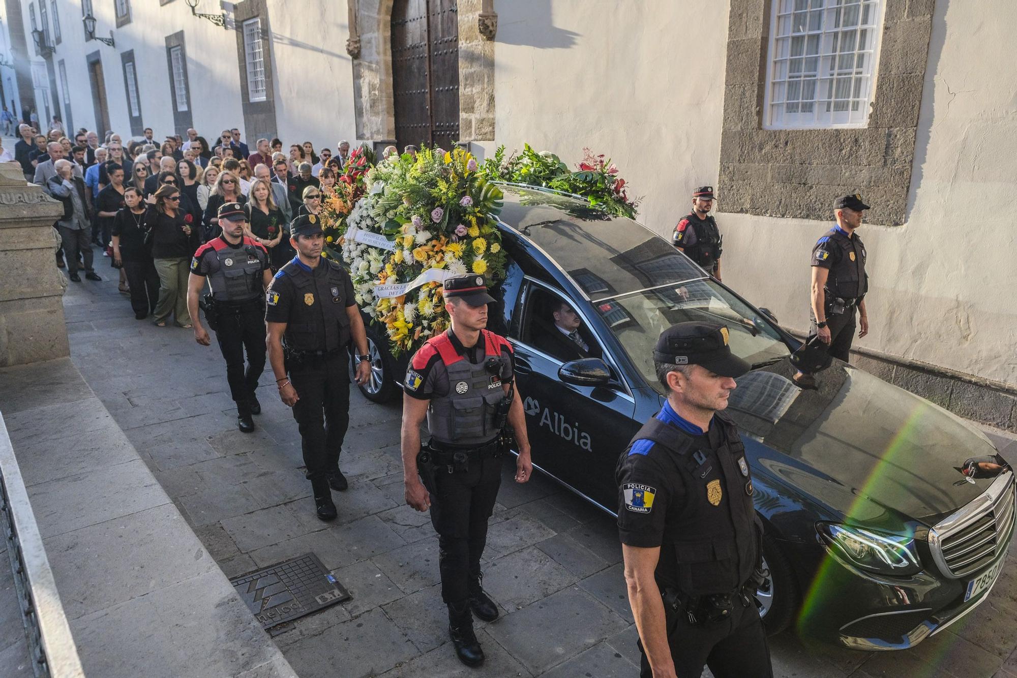 Salida de las Casas Consistoriales del féretro de Jerónimo Saavedra