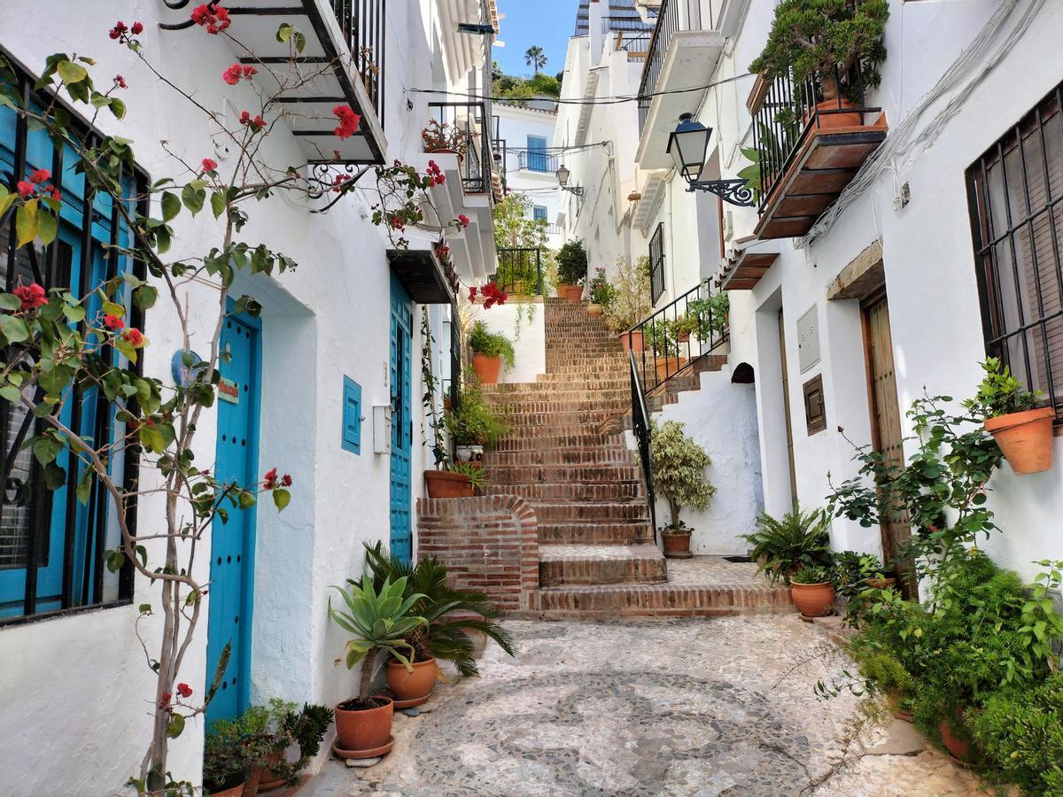 Las calles encaladas de Frigiliana, en Málaga