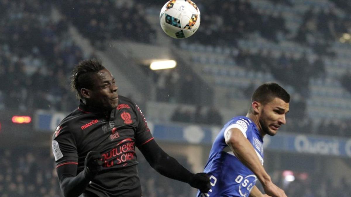 Mario Balotelli censuró los insultos racistas de la afición del Bastia