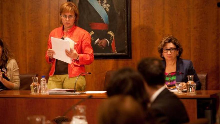 Pilar Varela, ayer, durante el Pleno municipal.