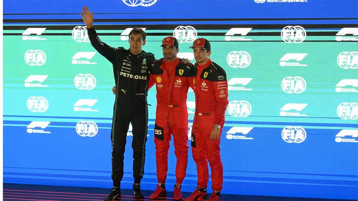 Sainz, autor de la pole en Singapur, escoltado por Russell y Leclerc