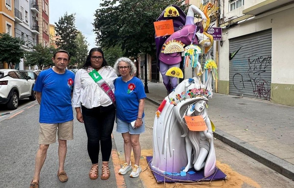 Presidentes y fallera mayor, la pasada semana con el ninot de 2021