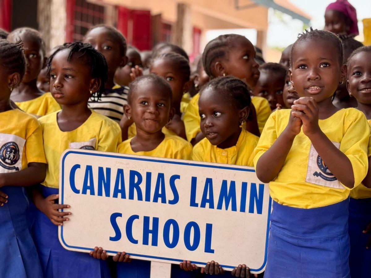 Alumnos del Canarias Lamin School.