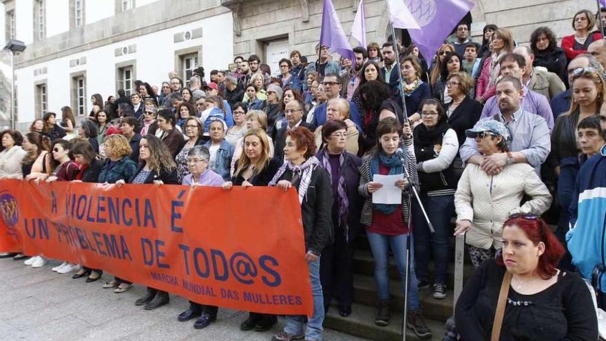 Una de las concentraciones contra la violencia de género celebrada delante del MARCO. // R. Grobas