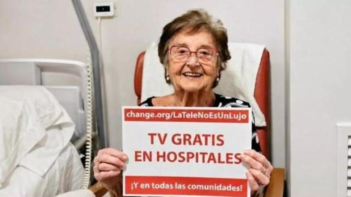 Rosita Rochina recull signatures per tenir televisió gratuïta a tots els hospitals públics espanyols